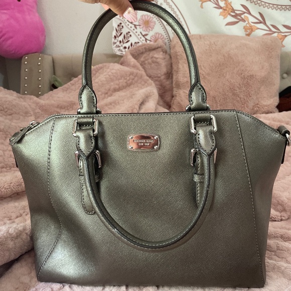 New Silver Micheal Kors Purse - Picture 1 of 5